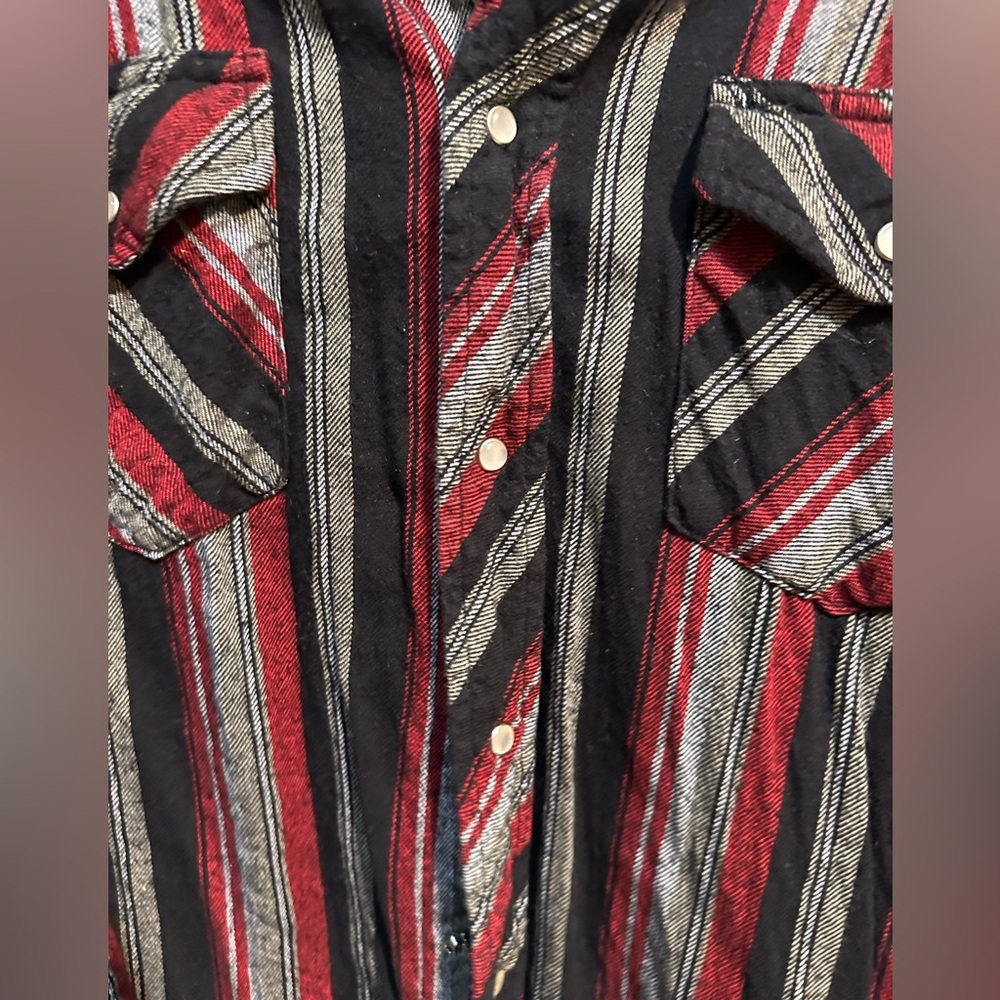 Vintage Wrangler red and black striped pearl snap button down long sleeve - Picture 5 of 8
